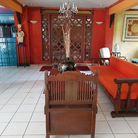 Saltimboca Tourist In Hotell Bacolod Eksteriør bilde