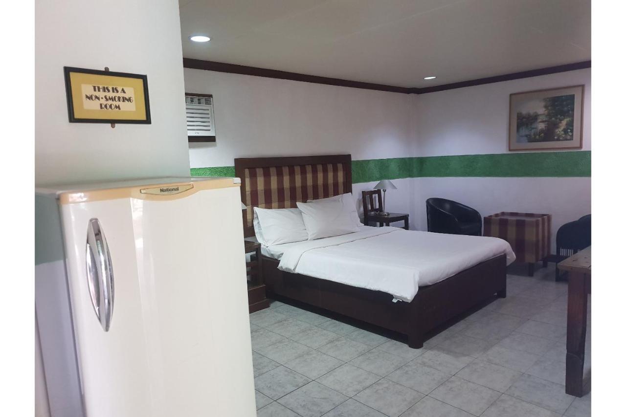 Saltimboca Tourist In Hotell Bacolod Eksteriør bilde