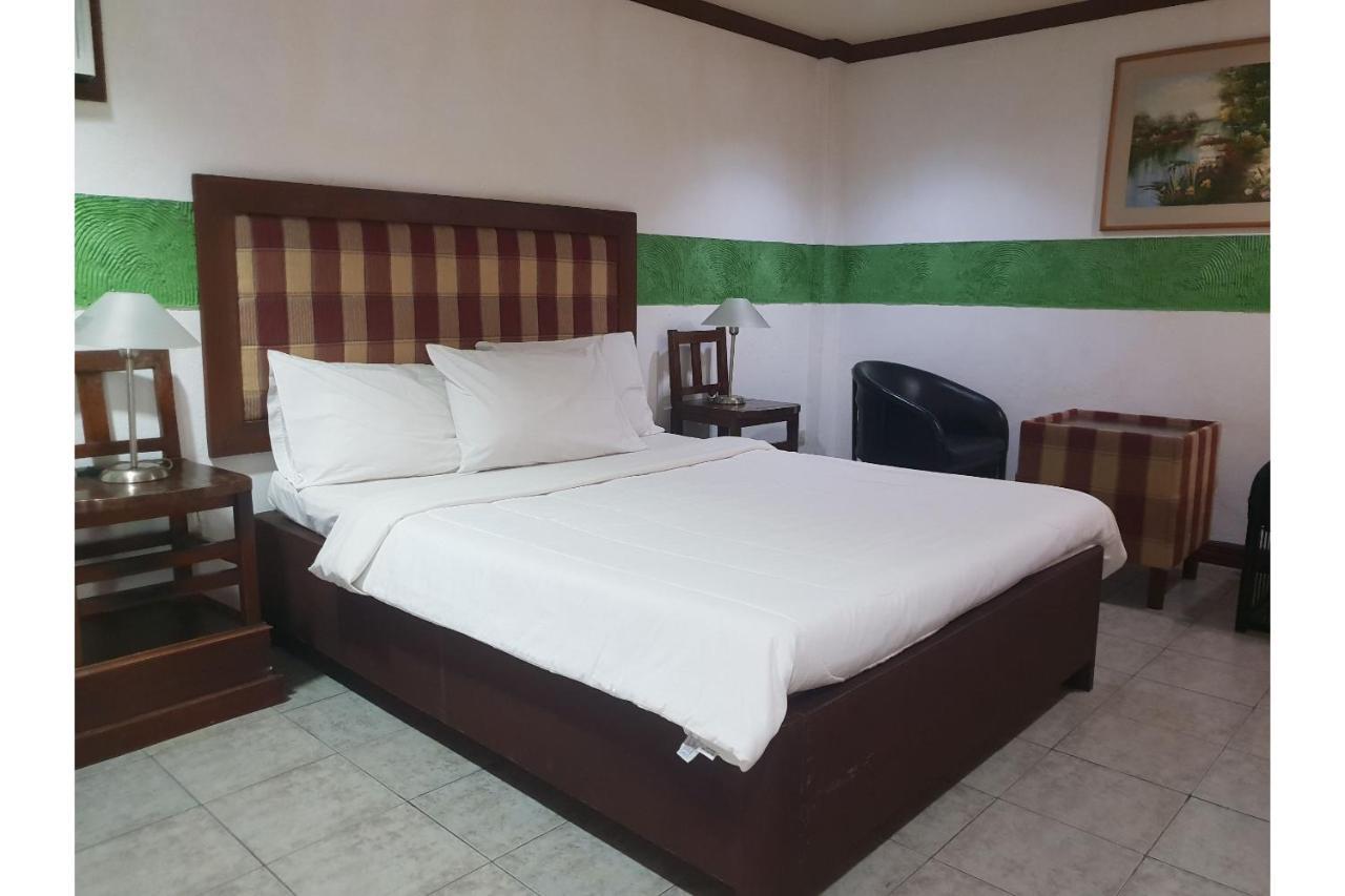 Saltimboca Tourist In Hotell Bacolod Eksteriør bilde