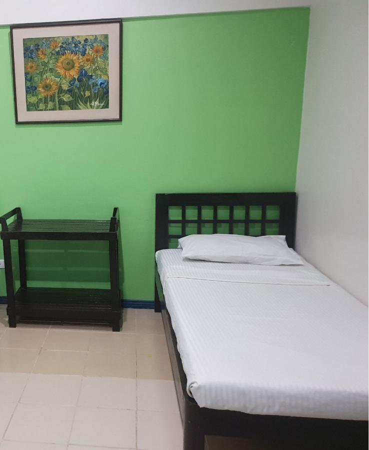 Saltimboca Tourist In Hotell Bacolod Eksteriør bilde