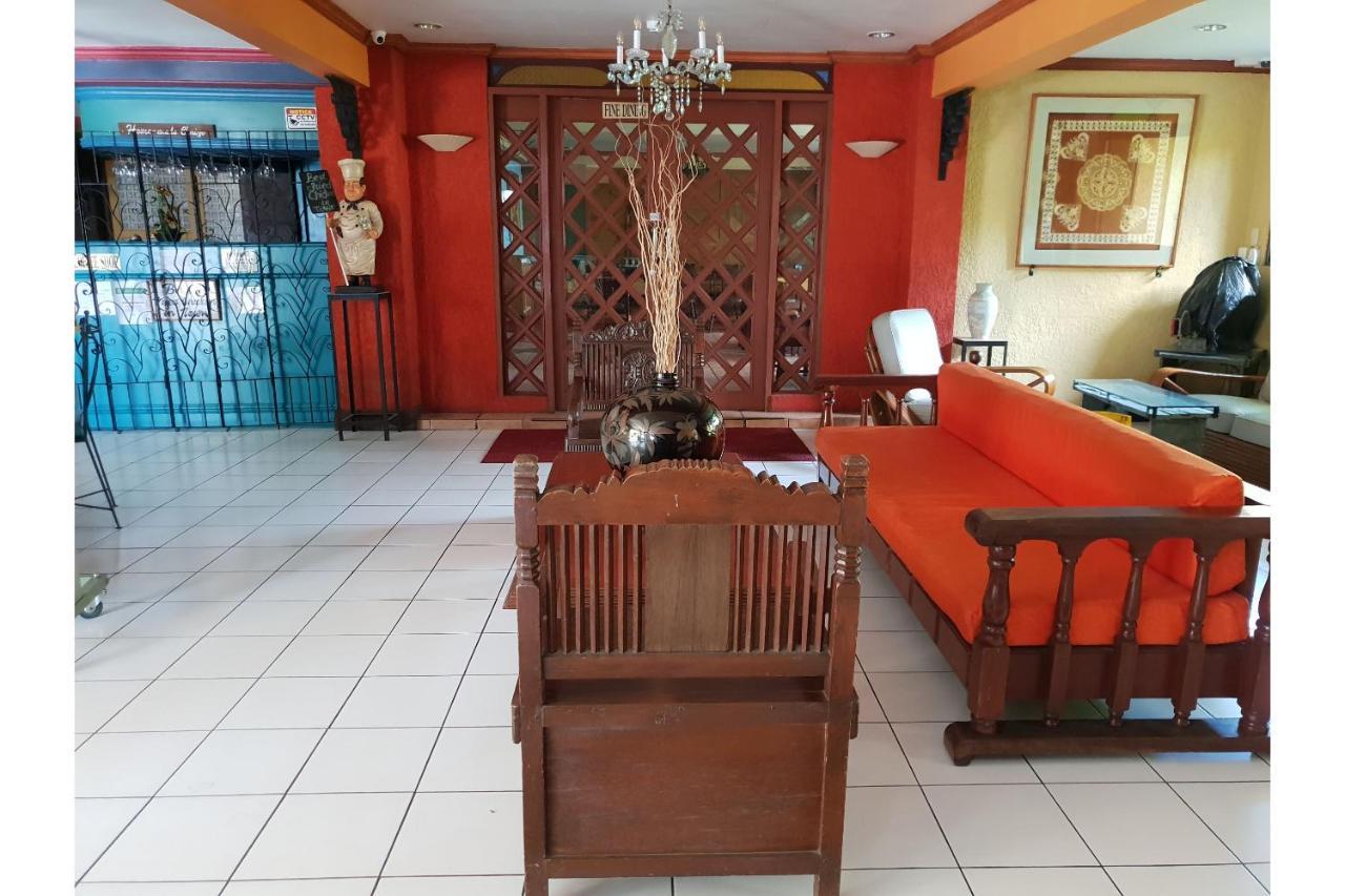 Saltimboca Tourist In Hotell Bacolod Eksteriør bilde