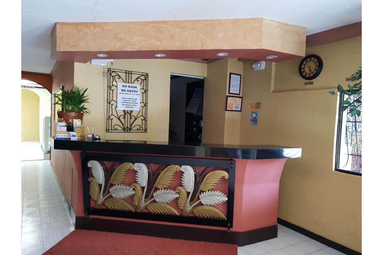 Saltimboca Tourist In Hotell Bacolod Eksteriør bilde