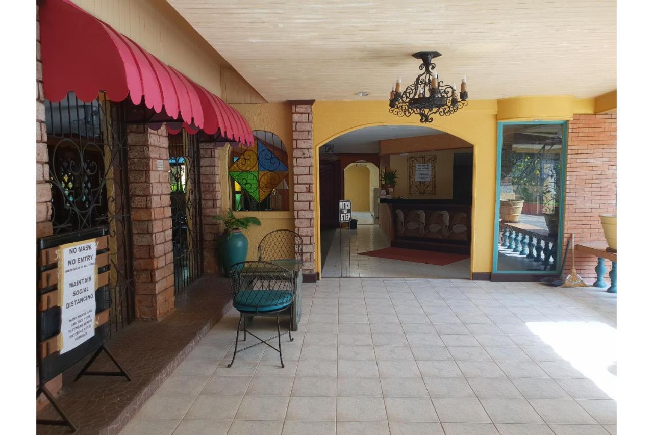 Saltimboca Tourist In Hotell Bacolod Eksteriør bilde