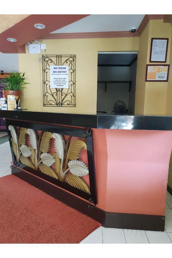Saltimboca Tourist In Hotell Bacolod Eksteriør bilde